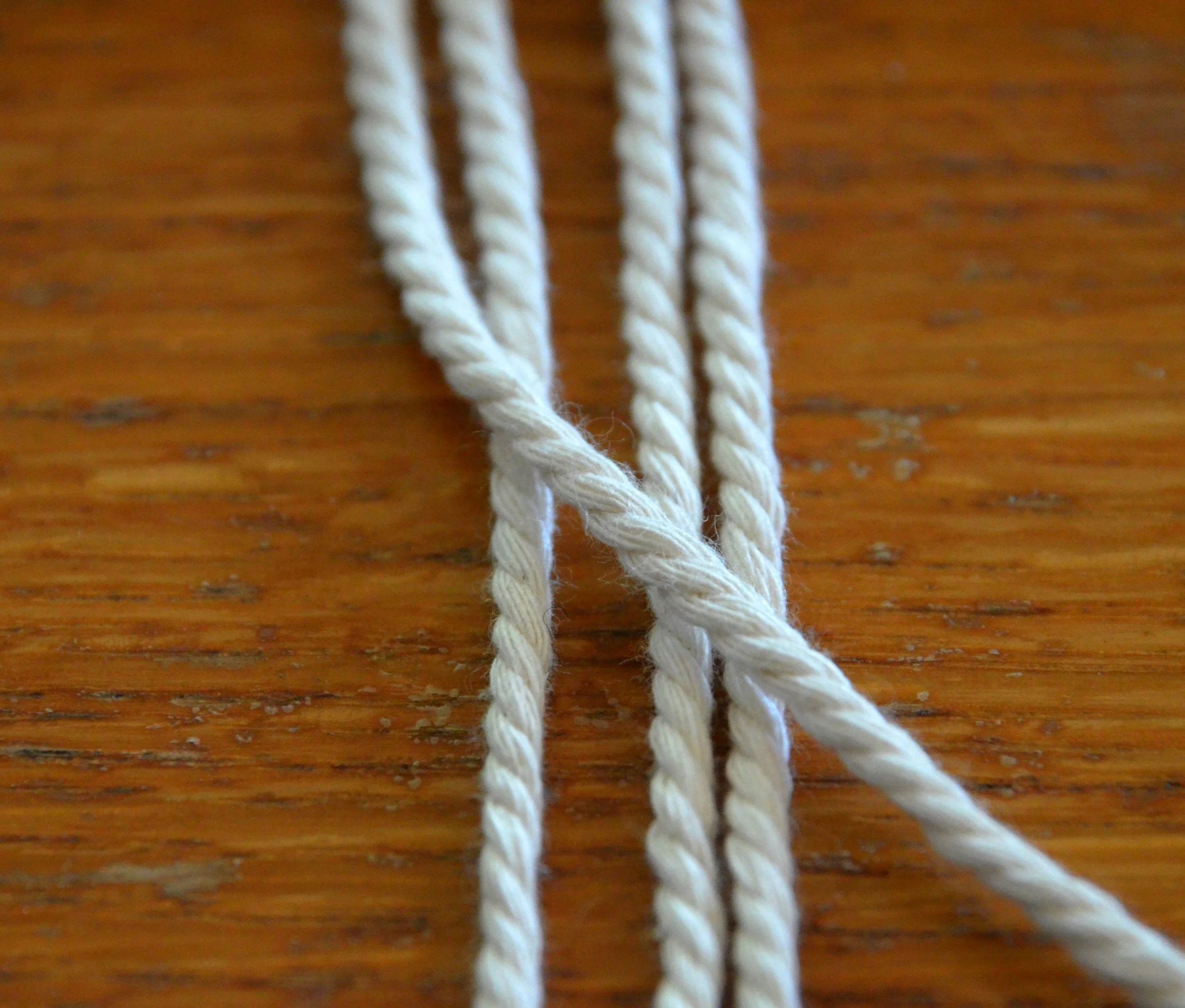 Examples of basic macram&eacute; knots